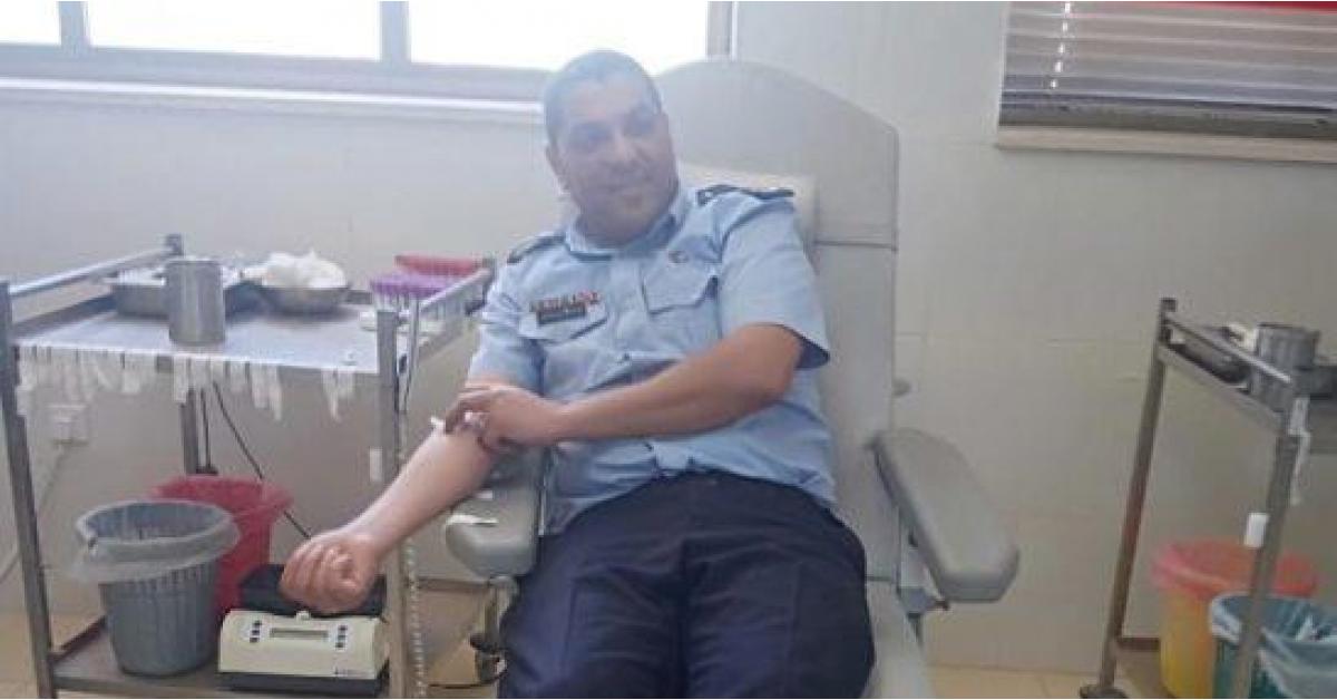 شرطة إربد تتبرع بالدم لمواطن
