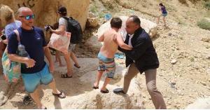 الكركي يؤذن بموقع مساعدته لإسرائيليين - فيديو
