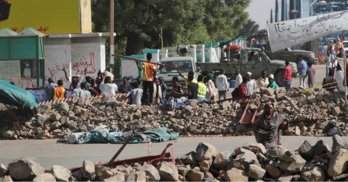 اغلاق الشارع المؤدي إلى القصر الرئاسي في السودان