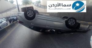 تدهور مركبة على مدخل نفق الدوار الرابع... (صور)