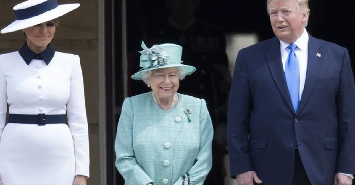 كيف لفتت انتباه ميلانيا ترامب لملكة بريطانيا؟ (صورة)