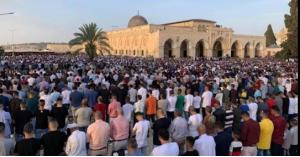 120 ألف فلسطيني يؤدون صلاة العيد في الأقصى