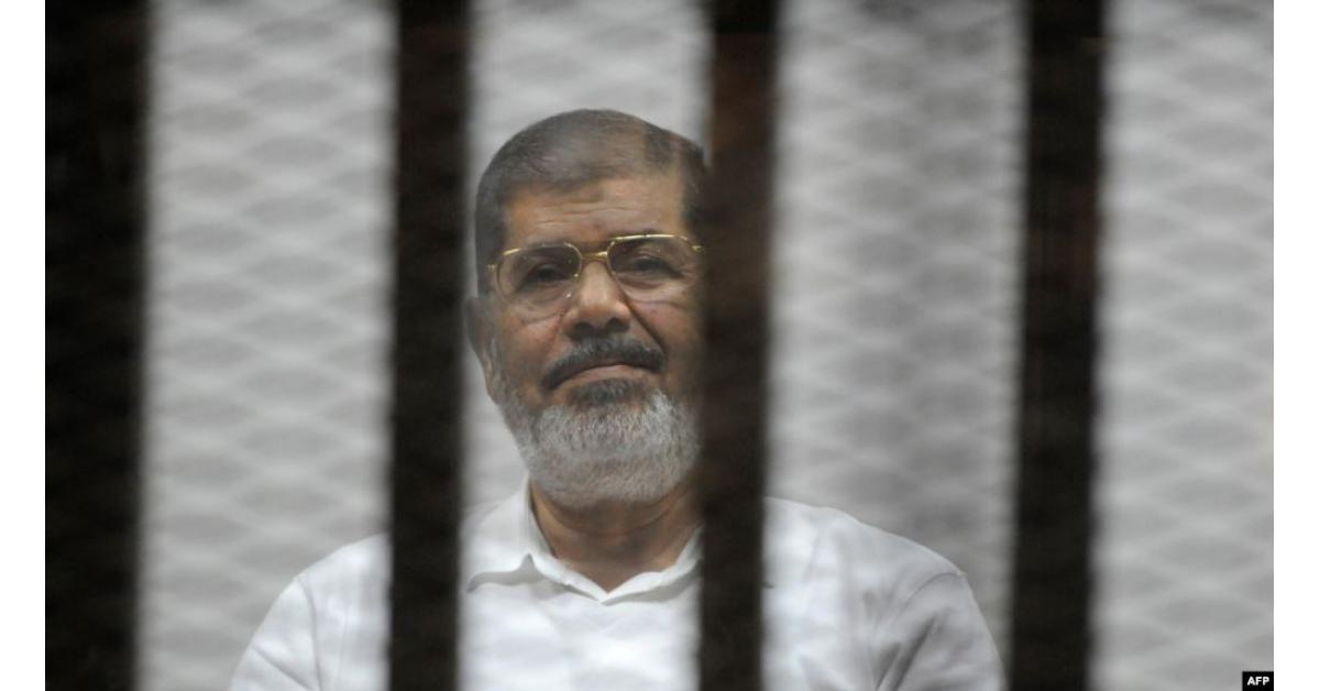 تفاصيل صادمة ليلة وفاة مرسي يرويها نجله