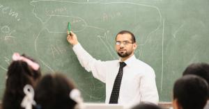 البطاينة يعلن تعاقد 650 معلم مع الجهات القطرية