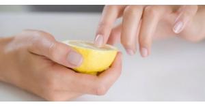 عصير الليمون بديل لمزيل طلاء الأضافر