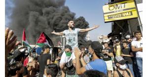 فلسطينيو لبنان يتظاهرون ضد حملة مكافحة العمالة غير الشرعية