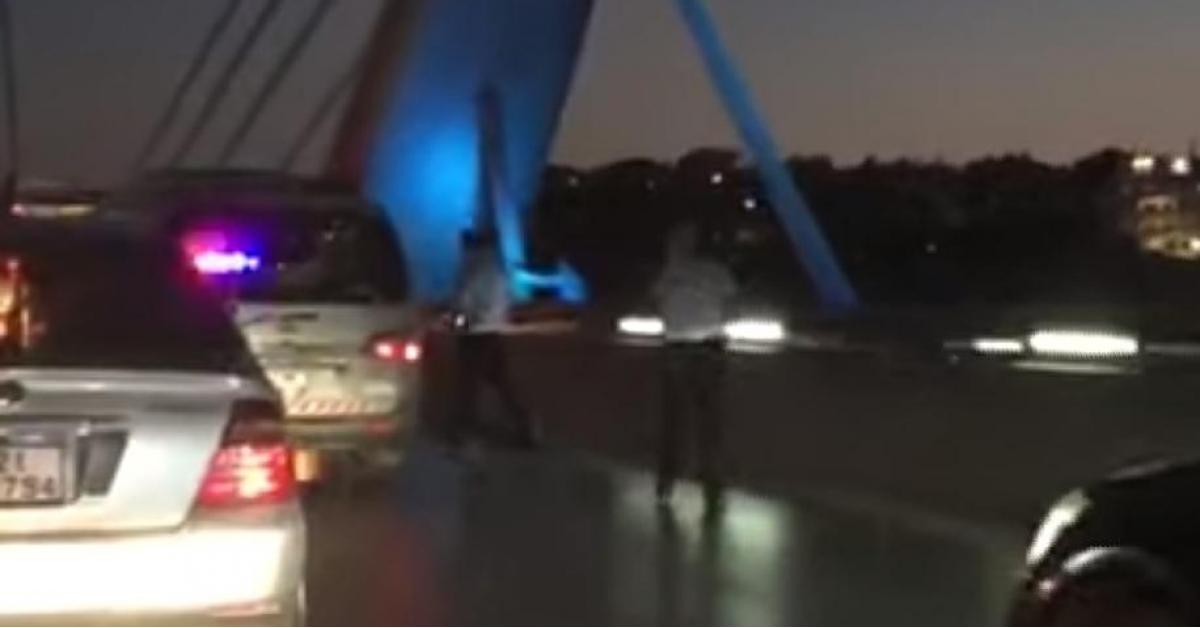 محاولة انتحار جديدة على جسر عبدون (صور)