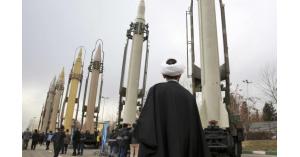 إيران تختبر صاروخاً باليستياً طويل المدى