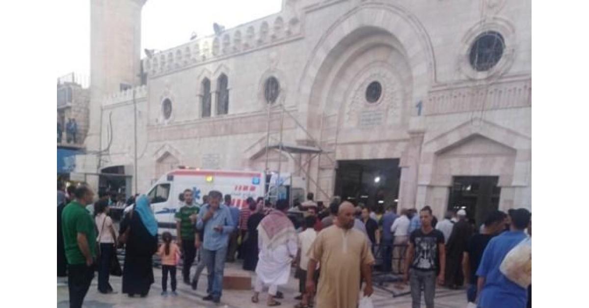 سقوط أحد العاملين على صيانة المسجد الحسيني في عمّان (فيديو)