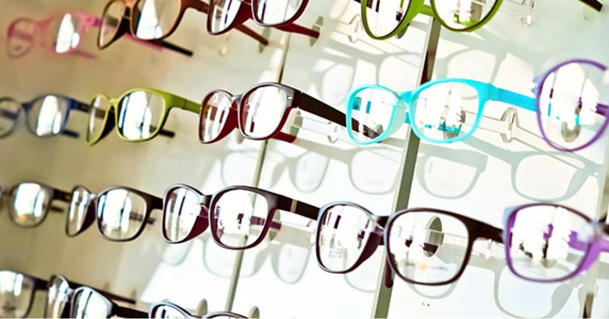 حظر بيع العدسات والنظارات خارج المراكز التجميلية والطبية