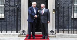 الملك يلتقي رئيس الوزراء البريطاني في لندن