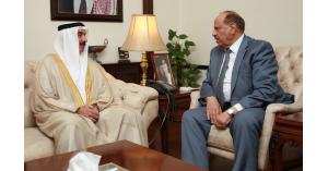 وزير الداخلية يلتقي السفير البحريني في عمان