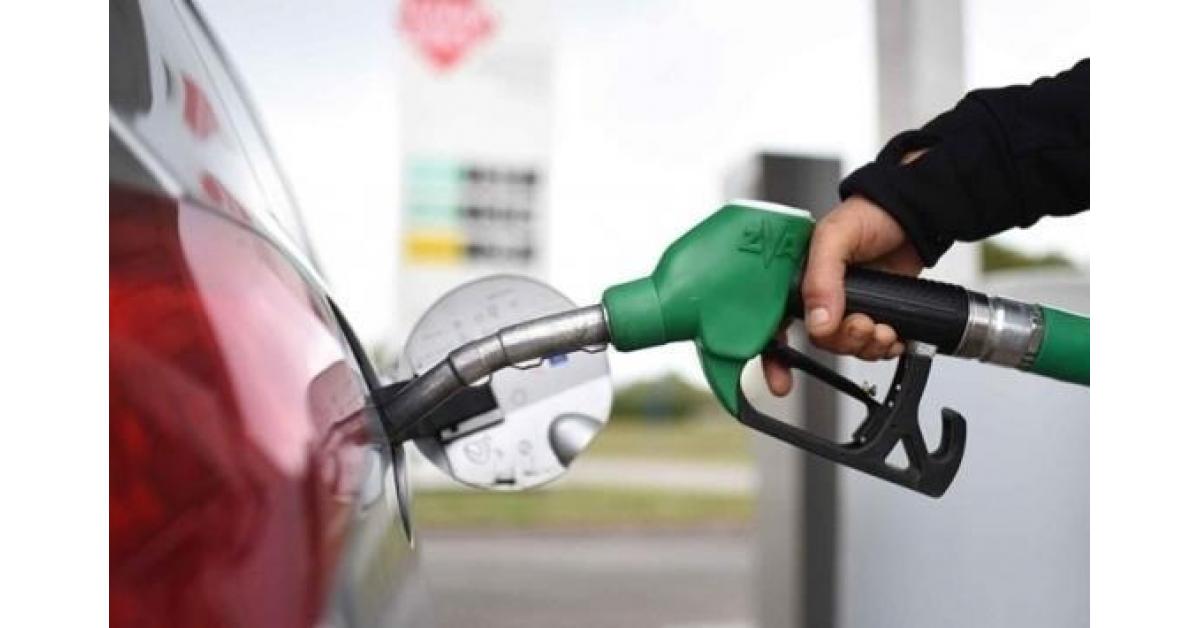 الحكومة تعترف بانخفاض اسعار النفط بشكل ملحوظ