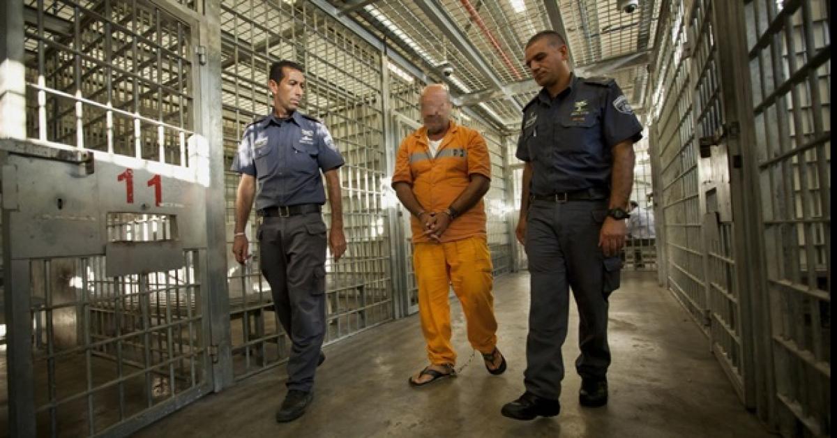 قلق حقوقي تجاه الحالة الصحية لمعتقل فلسطيني في السجون الإسرائيلية