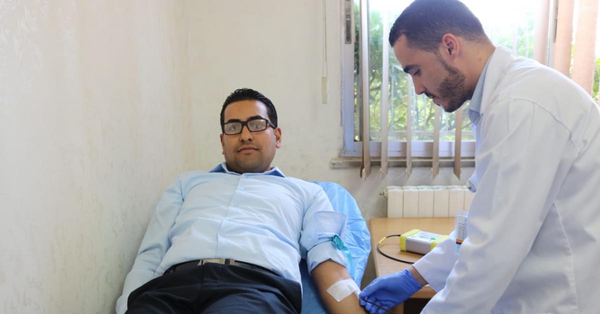 موظفو العدل يتبرعون بالدم لمركز الحسين للسرطان