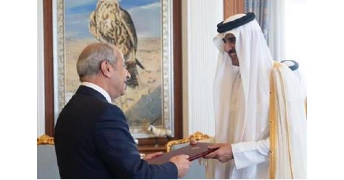 اللوزي يقدم أوراق اعتماده لأمير قطر