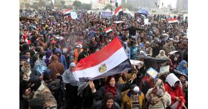 تظاهرات في ميدان التحرير تطالب بإسقاط النظام