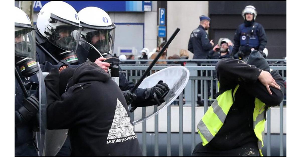 الشرطة الفرنسية تعتقل 30 متظاهرا في باريس