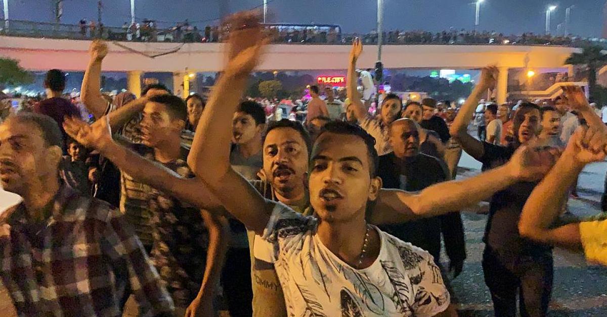 اندلاع اشتباكات في السويس بين قوات الأمن والمتظاهرين
