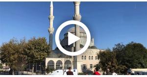 لحظة انهيار مئذنة مسجد بتركيا بسبب الزلزال (فيديو)