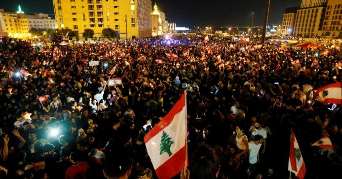 مظاهرات حاشدة في بيروت احتجاجا على الأوضاع المعيشية