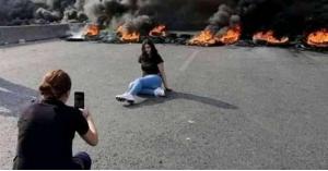 تعليق طريف من علاء مبارك على صورة لفتيات من لبنان أثناء المظاهرات