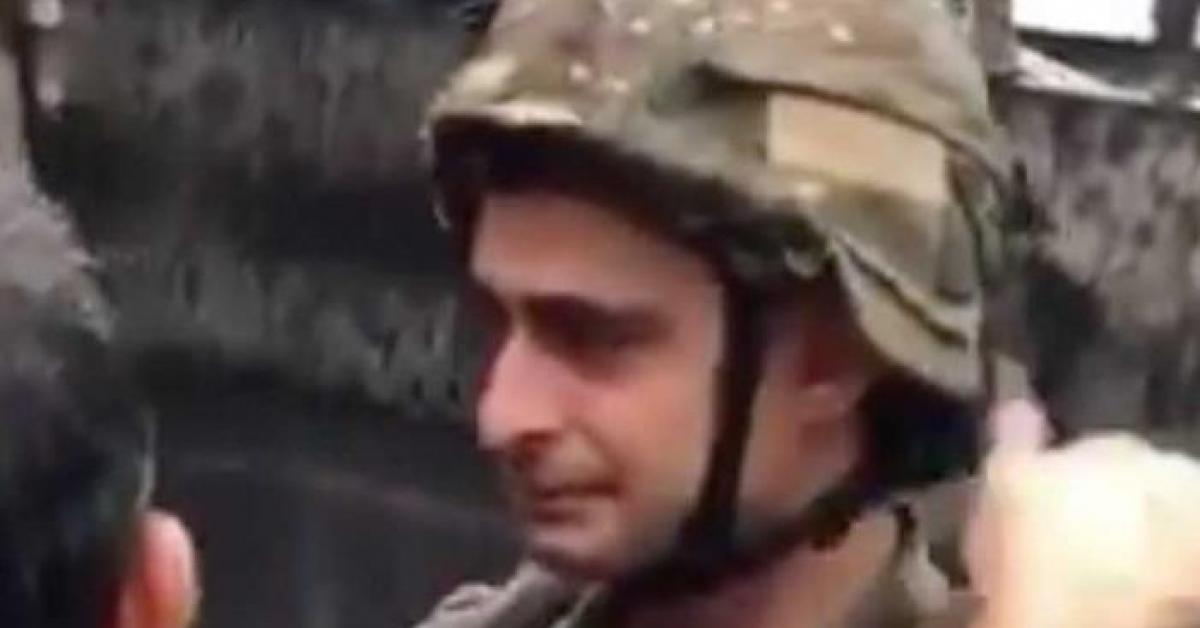 شاهد.. بكاء جندي لبناني أثناء تفريق احد المظاهرات في لبنان
