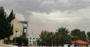 مشهد غريب للغيوم في سماء عمان.. صور