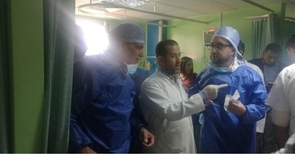 وزير الصحة يجري عمليات جراحية لسياح تعرضوا للطعن