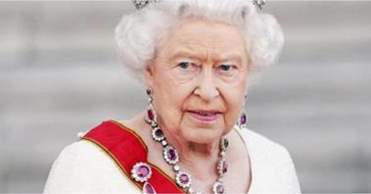 قرار صادم بشأن ثياب الملكة اليزابيث
