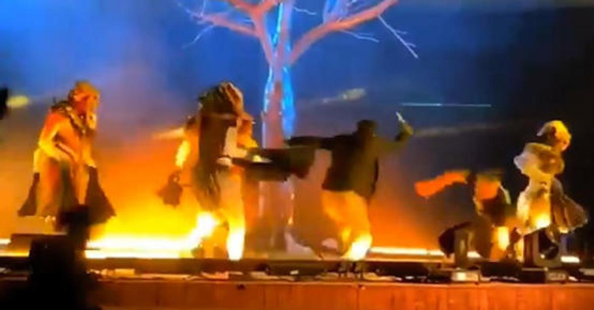 طعن فرقة مسرحية خلال العرض في الرياض.. فيديو