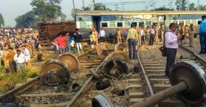 فيديو يوثق مأساة بنغلادش.. ضحايا في تصادم قطارين