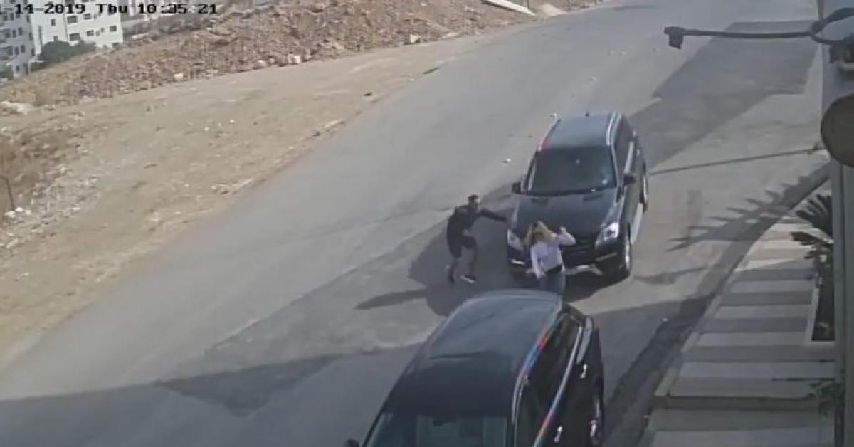 فيديو مروّع.. هبوط سكري لدى سائق يتسبب ببتر قدم فتاة في عمان