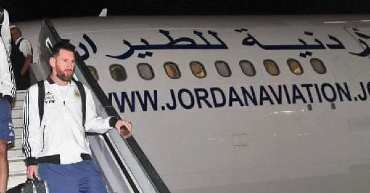 استياء شعبي بعد وصول ميسي لإسرائيل على متن طائرة أردنية.. فيديو وصور