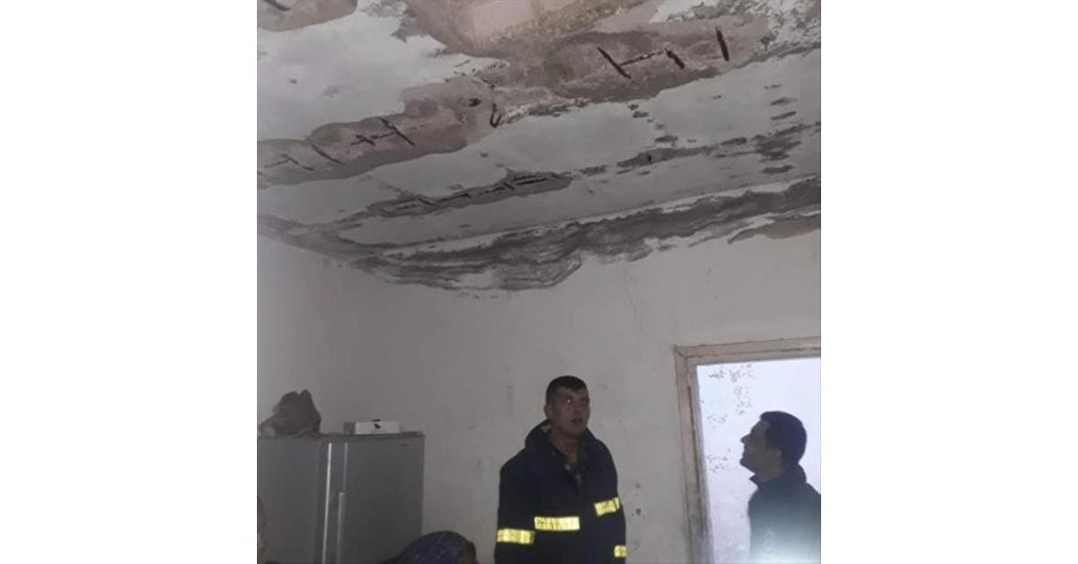 إخلاء منزل من سكانه بعد انهيار سقفه في العدسية الشمالية