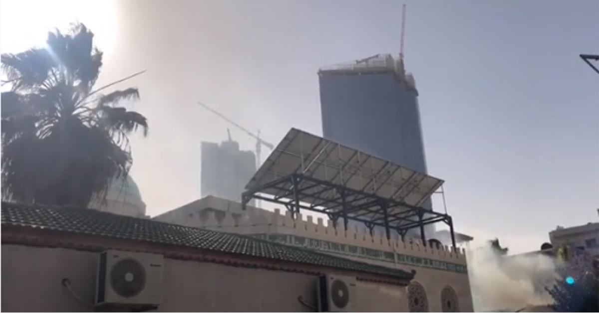 حريق بمسجد في عمان.. فيديو