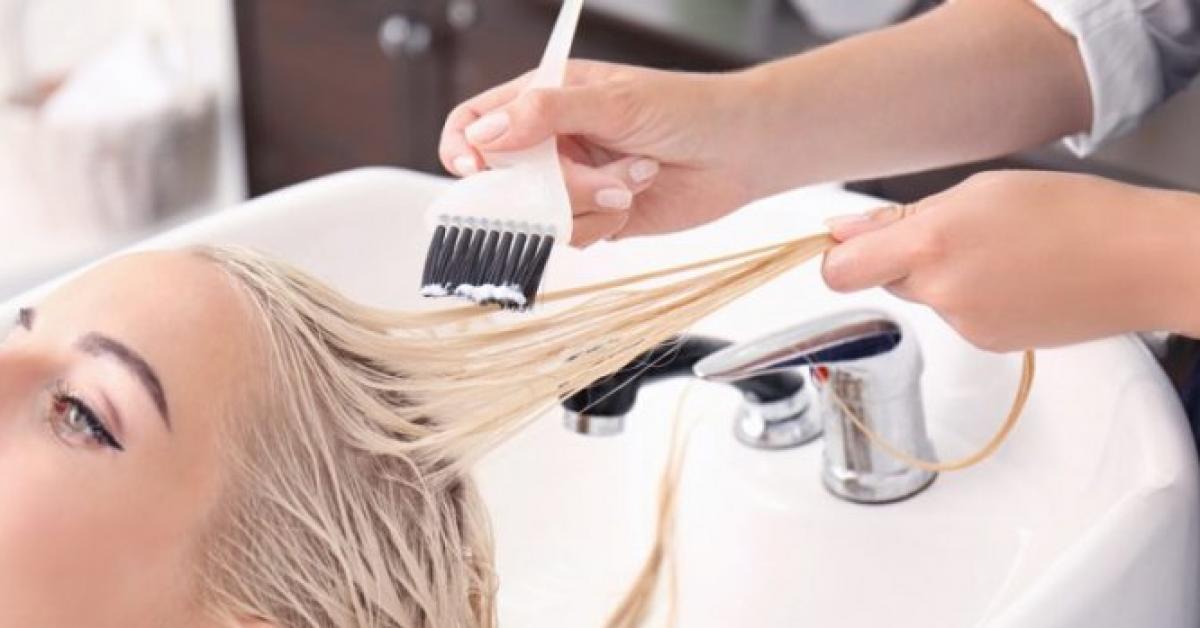 تعرض النساء لصبغات الشعر يعرضهن لمخاطر الإصابة بمرض خطير
