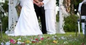 عروس تدمر حفل زفافها بسبب 'رقصة العريس وأمه'