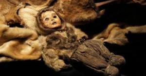 جثة طفل سليمة تماما رغم وفاته منذ 500 عام