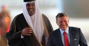 الملك يستقبل أمير قطر الشيخ تميم في مطار الملكة علياء