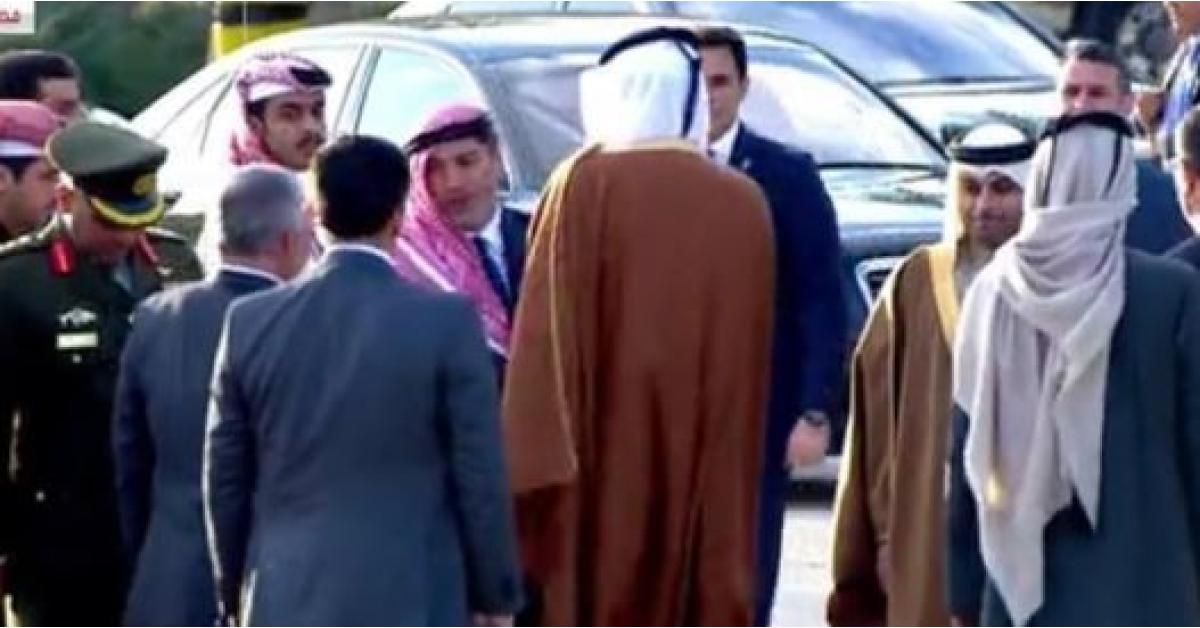 تعرف على الشخصية الاردنية الذي قام أمير قطر بالسلام عليه بحرارة وعناق.. صور