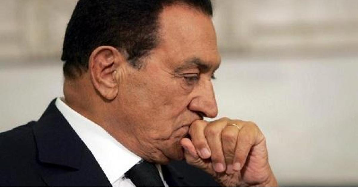تشييع جثمان حسني مبارك في جنازة عسكرية