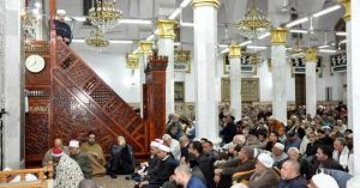 حكم صلاة تحية المسجد أثناء خطبة الجمعة