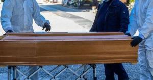 دفن امرأة بعد 100 عام على مقتلها