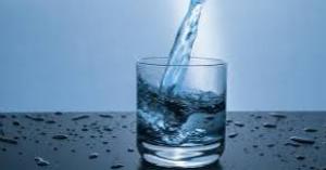 أهمية الإكثار من شرب الماء في الوقاية من فيروس كورونا