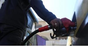 الحكومة: انخفاض أسعار البنزين عالمياً