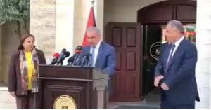 بالفيديو .. رئيس الوزراء الفلسطيني لوزير "شيل إديك من جيابك"