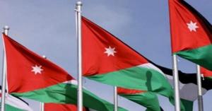 الاحتفال بعيد الاستقلال برفع العلم الأردني على المنازل