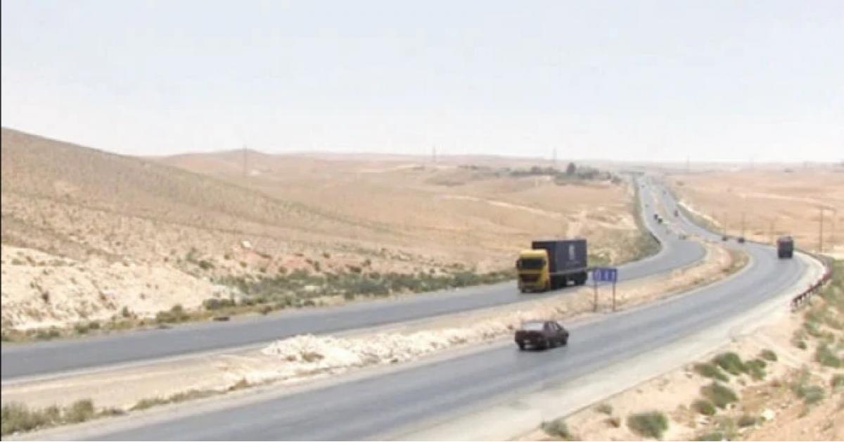 إجراءات مشددة تنتظر الشاحنات و”الصهاريج الخطرة” على الطريق الصحراوي