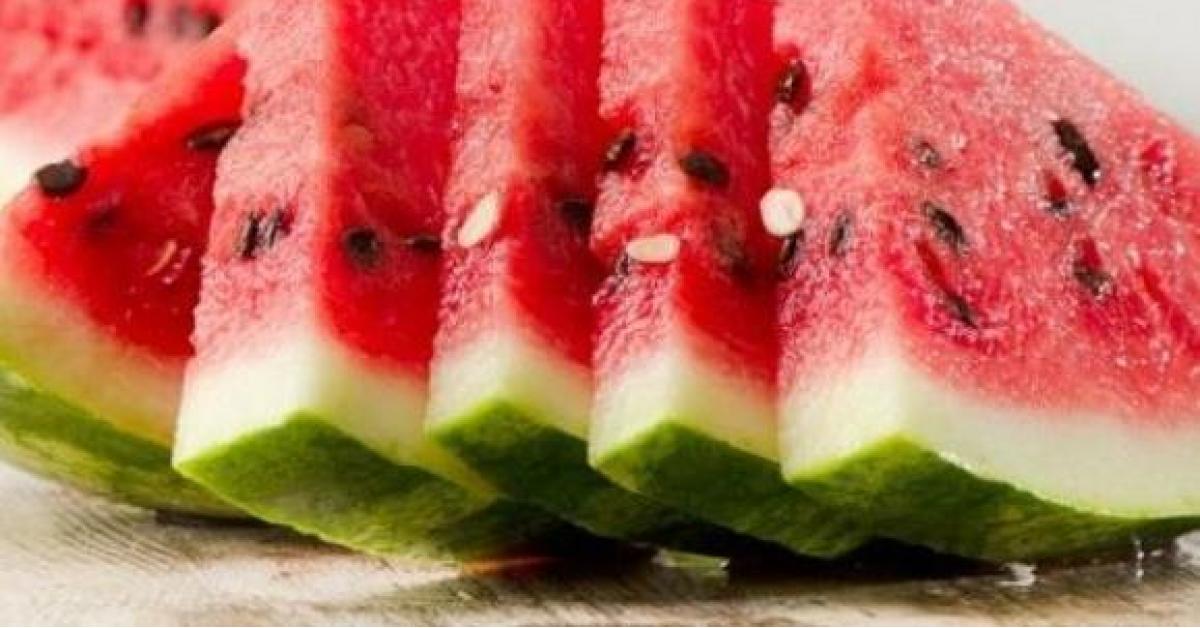 ماذا يحدث للجسم عند تناول البطيخ بالصيف؟